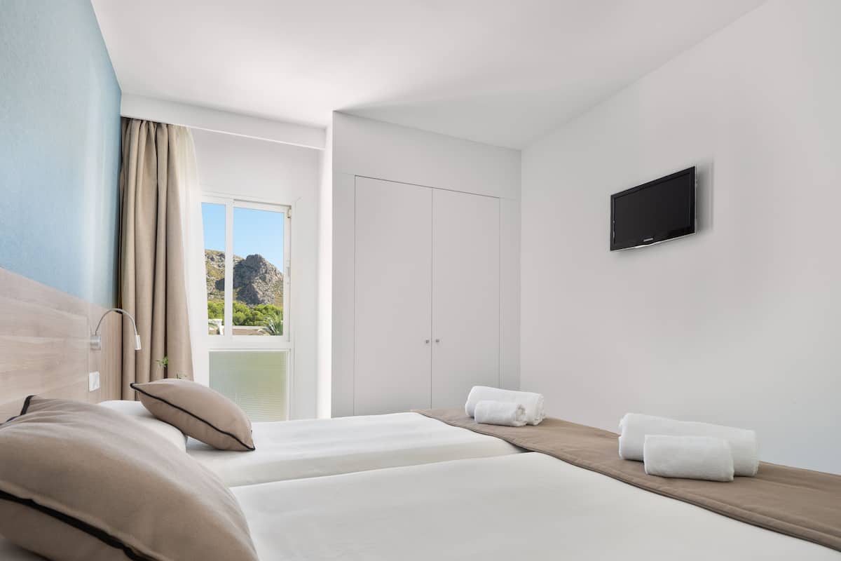 1 bedroom, minibar, in-room safe, free cots/infant beds