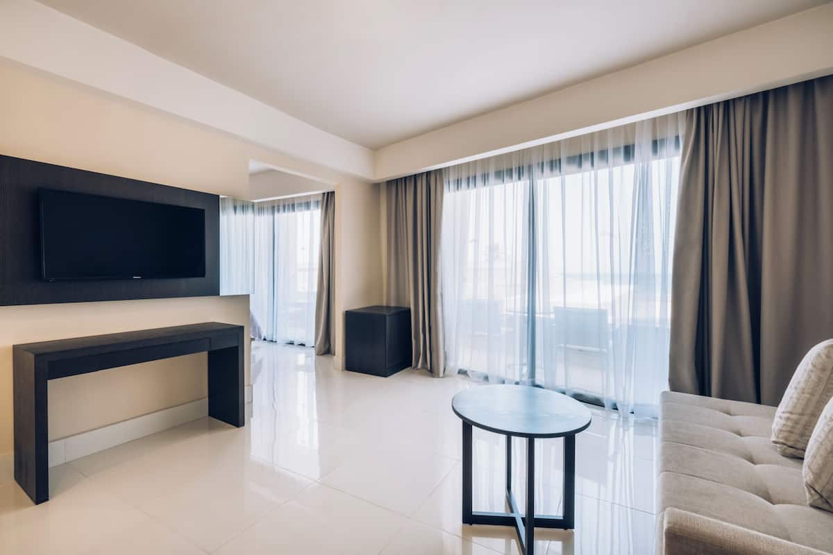 1 bedroom, minibar, in-room safe, individually decorated