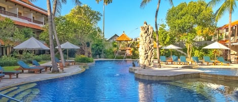 Outdoor pool, pool umbrellas, sun loungers