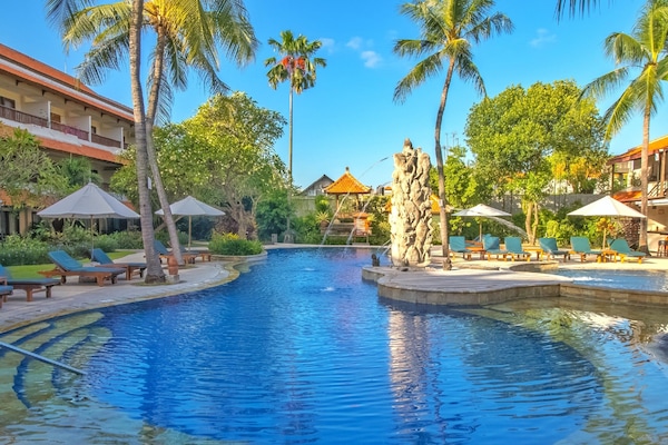 Outdoor pool, pool umbrellas, sun loungers