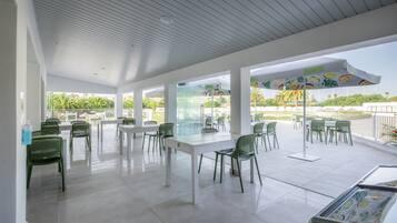 Breakfast and dinner served, pool views