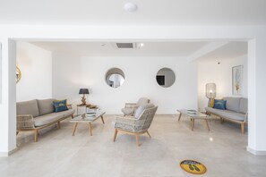 Lobby sitting area - Ancora Park (Lagos)