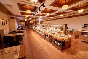 Petit déjeuner préparé sur commande servi tous les jours en supplément