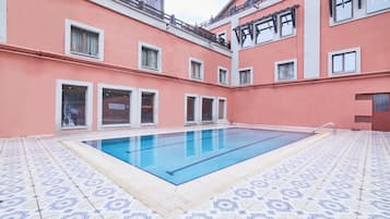 Sæsonbestemt udendørs pool