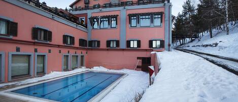 Seasonal outdoor pool