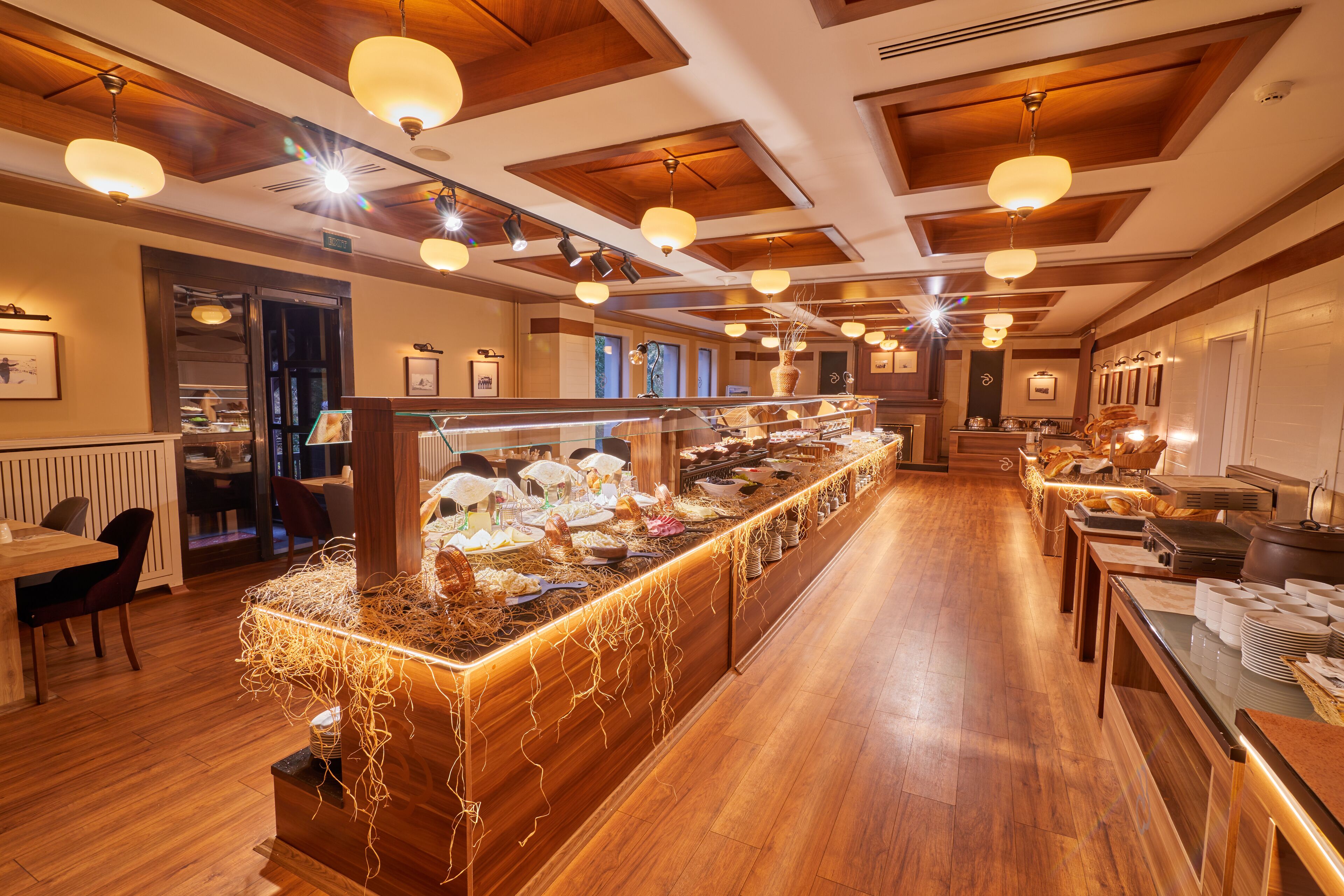 Daily cooked-to-order breakfast (TRY 60 per person)