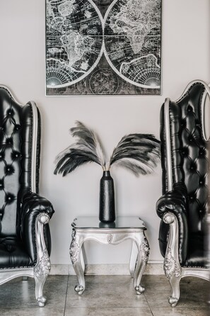 ฝ่ายต้อนรับ