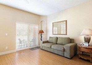 Townhome, 3 Bedrooms Non ADA (2 bath) | 客廳 | 45 吋平面電視連有線電視頻道、電視