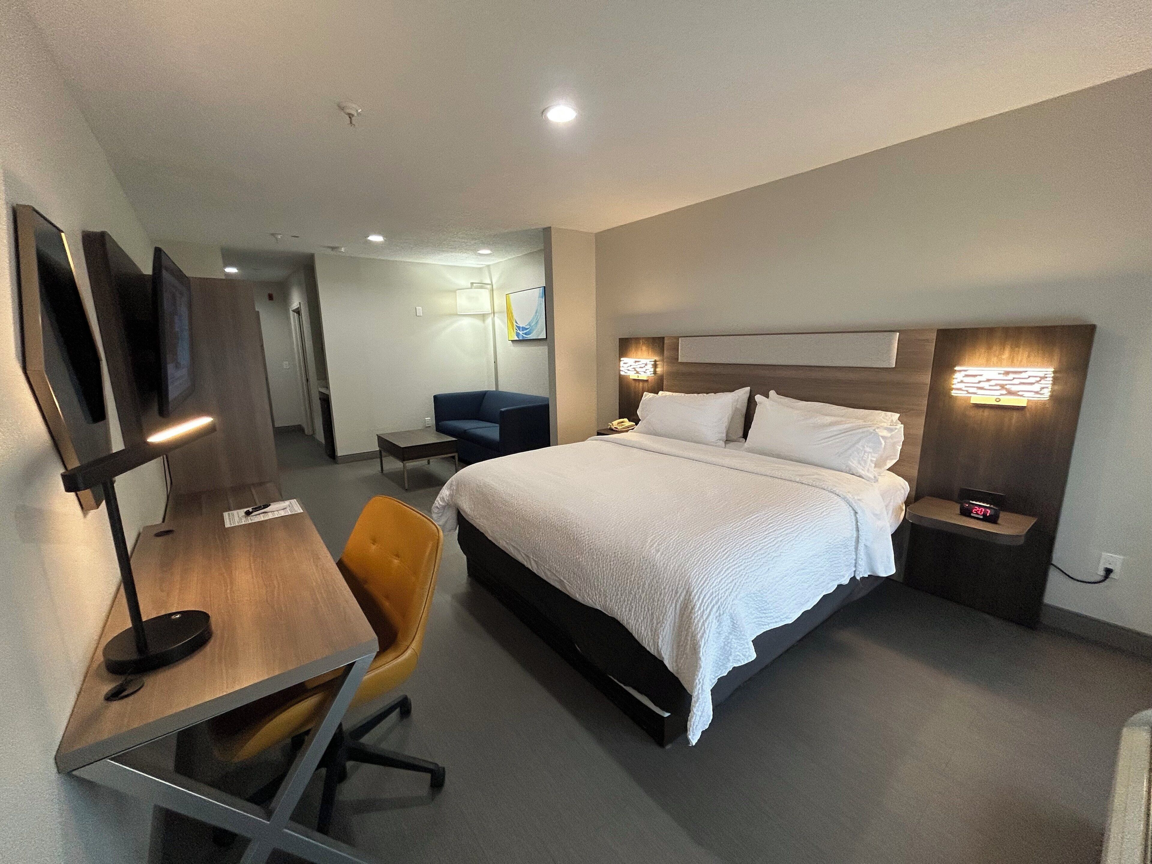 Hypo-allergenic bedding, in-room safe, desk, laptop workspace