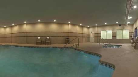 Indoor pool. Holiday Inn Express Hotel & Suites Grants - Milan by IHG