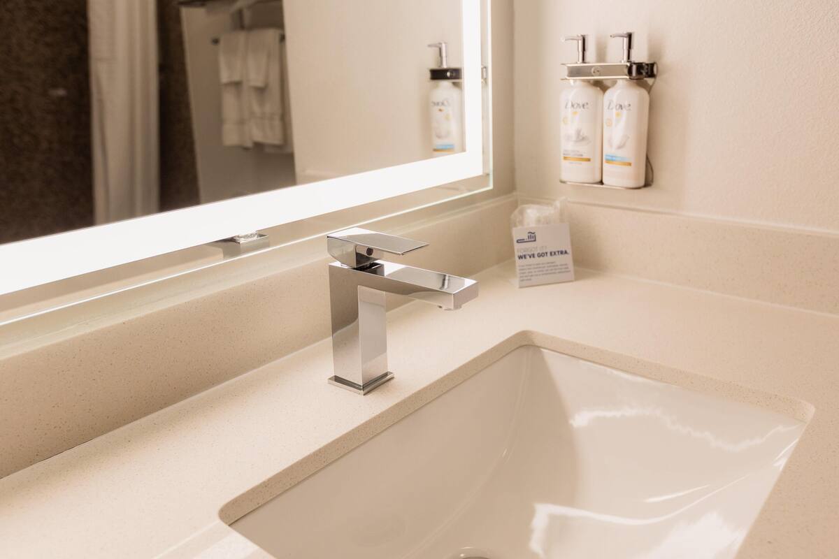 Bathroom | Bathtub, free toiletries, hair dryer, towels