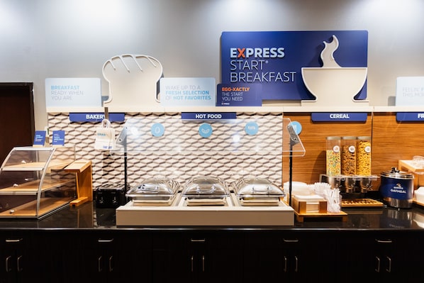 Buffet déjeuner gratuit tous les jours