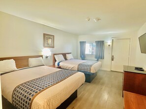 Escritorio, wifi gratis y ropa de cama 