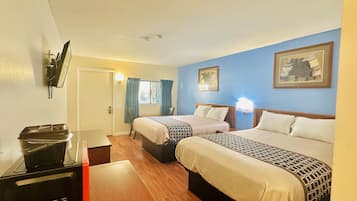 Habitación estándar, 2 camas Queen size, para no fumadores, refrigerador y microondas | Escritorio, wifi gratis y ropa de cama