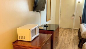 Escritorio, wifi gratis y ropa de cama 