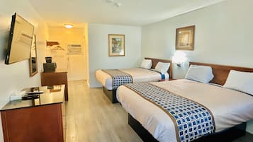 Escritorio, wifi gratis y ropa de cama