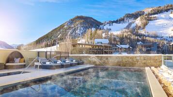 Kolam renang outdoor