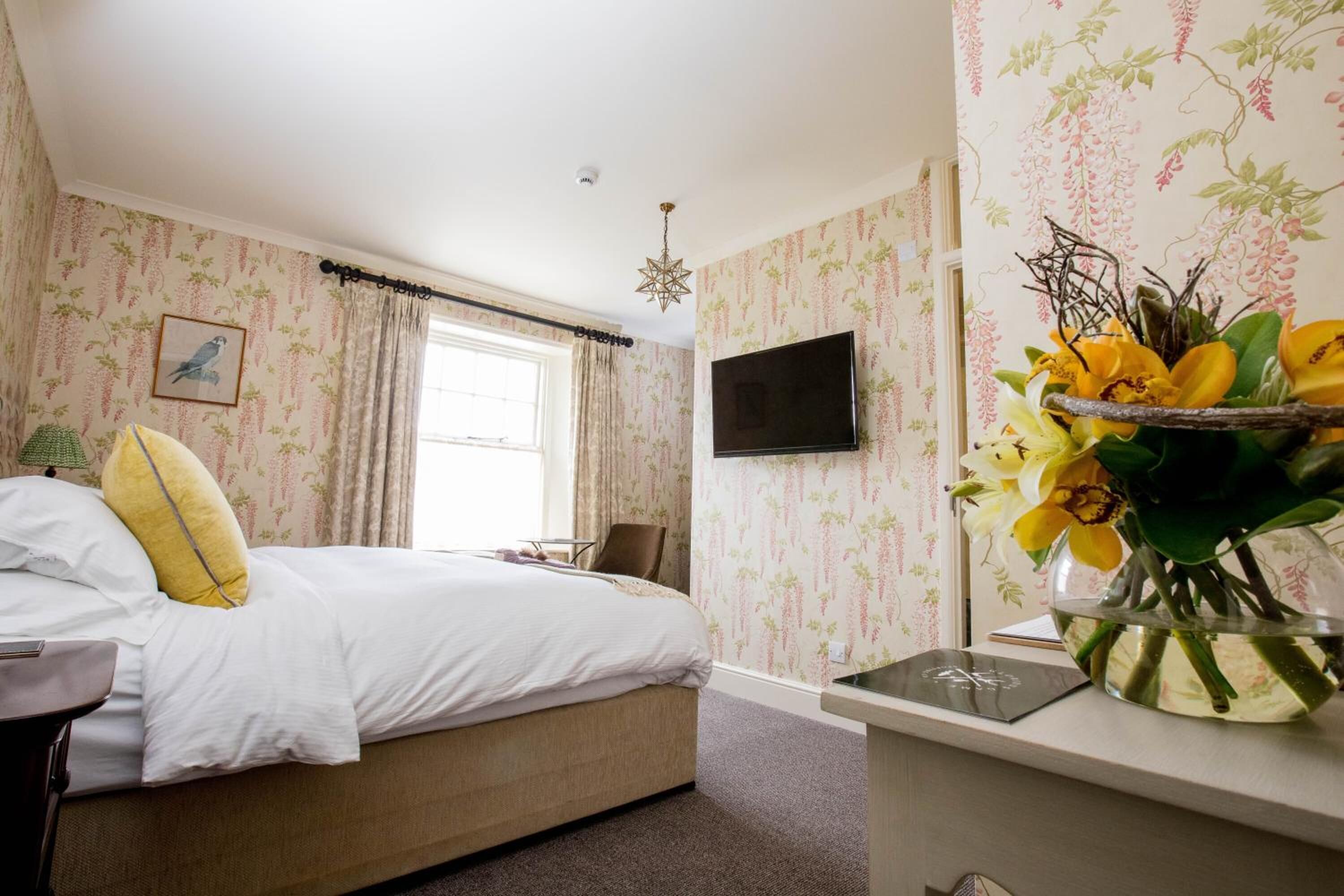 办公桌、熨斗/熨板、免费 WiFi、床单