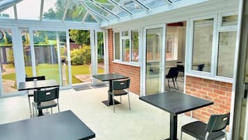 Superior Twin Room, Ensuite | Dining