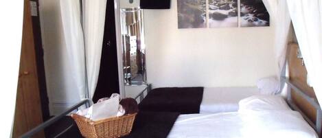 Familiekamer, en-suite badkamer | Wifi