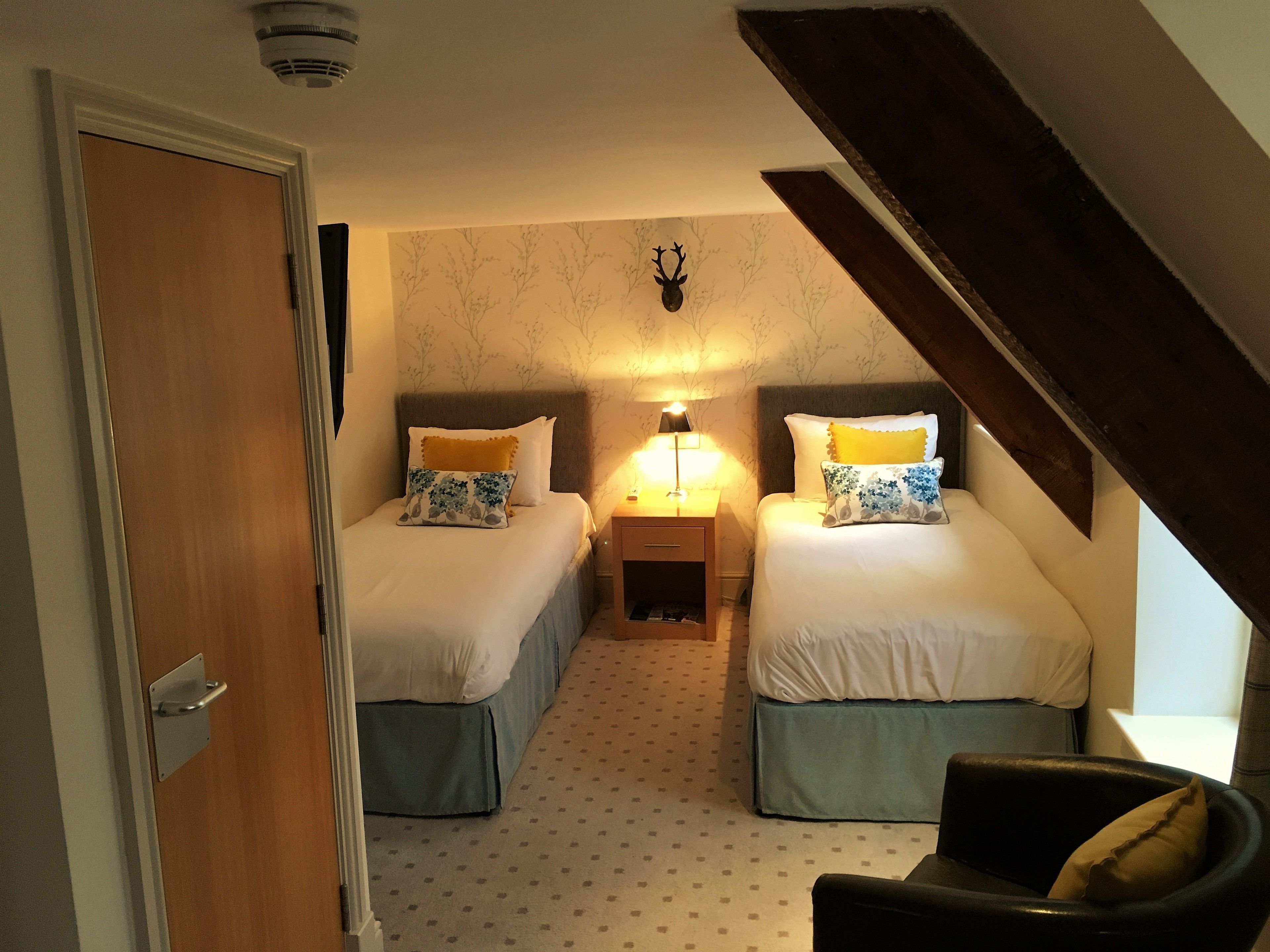 superior twin | 1 bedroom, individually decorated, individually furnished, desk