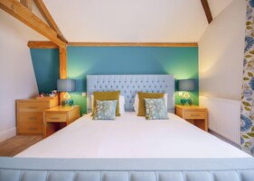 Decoración personalizada, muebles diferentes y escritorio 