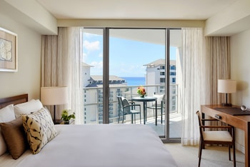 Egyptian cotton sheets, premium bedding, down comforters, pillowtop beds at Ka Laʻi Waikiki Beach, LXR Hotels & Resorts