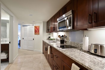 Fridge, microwave, stovetop, coffee/tea maker at Ka Laʻi Waikiki Beach, LXR Hotels & Resorts