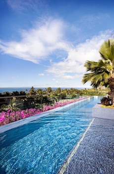 Outdoor pool, open 6:00 AM to 10:00 PM, sun loungers at Ka Laʻi Waikiki Beach, LXR Hotels & Resorts