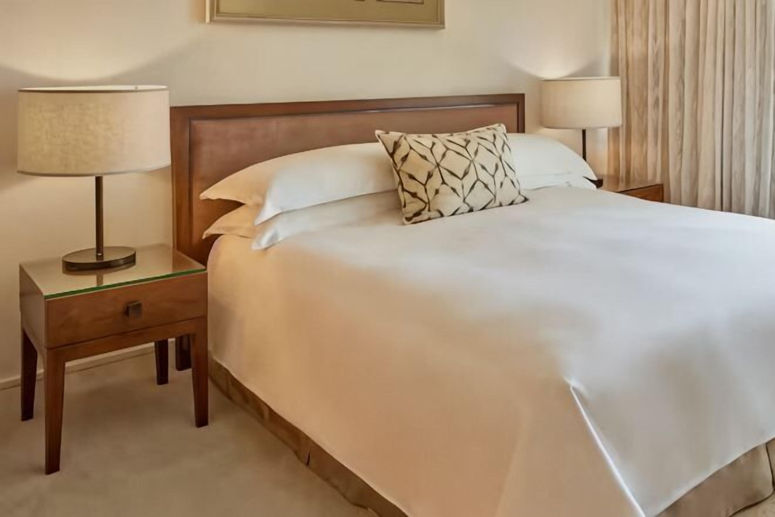 Egyptian cotton sheets, premium bedding, down duvets, pillow-top beds