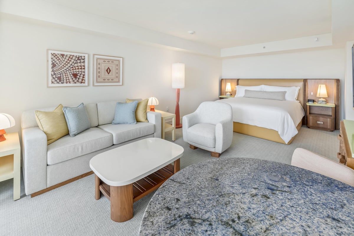 Egyptian cotton sheets, premium bedding, down comforters, pillowtop beds
