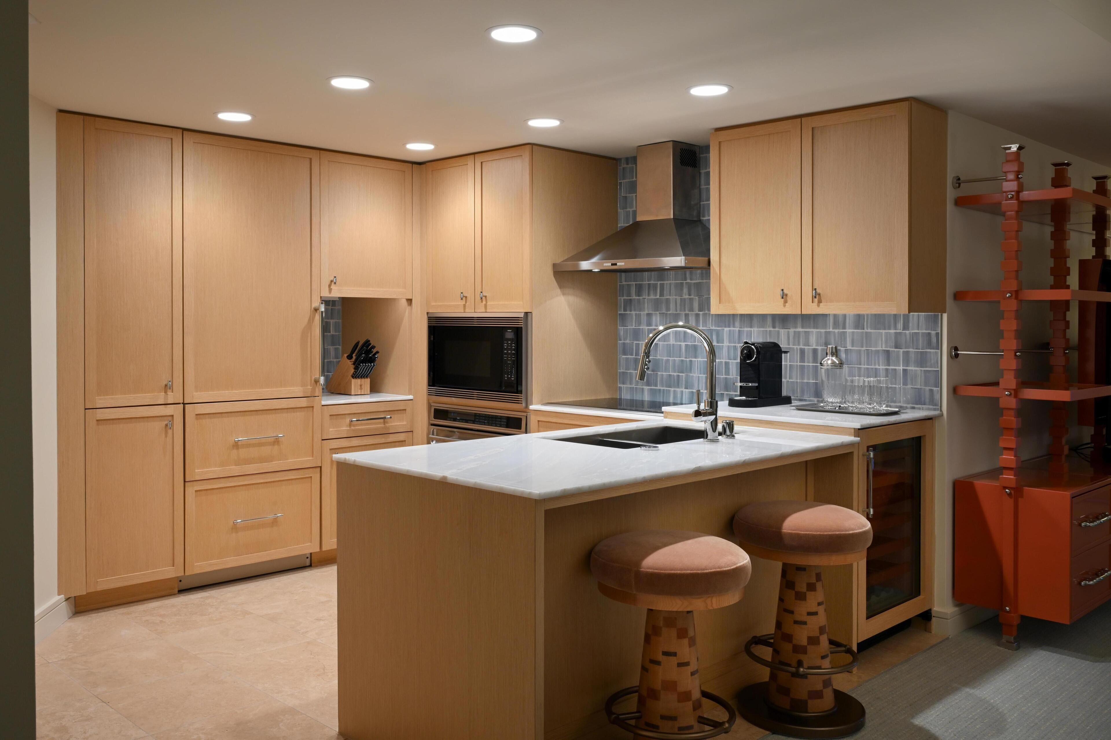 套房 (Roll-In Shower) | 私人廚房 | 電冰箱、微波爐、爐台、咖啡機/沖茶器