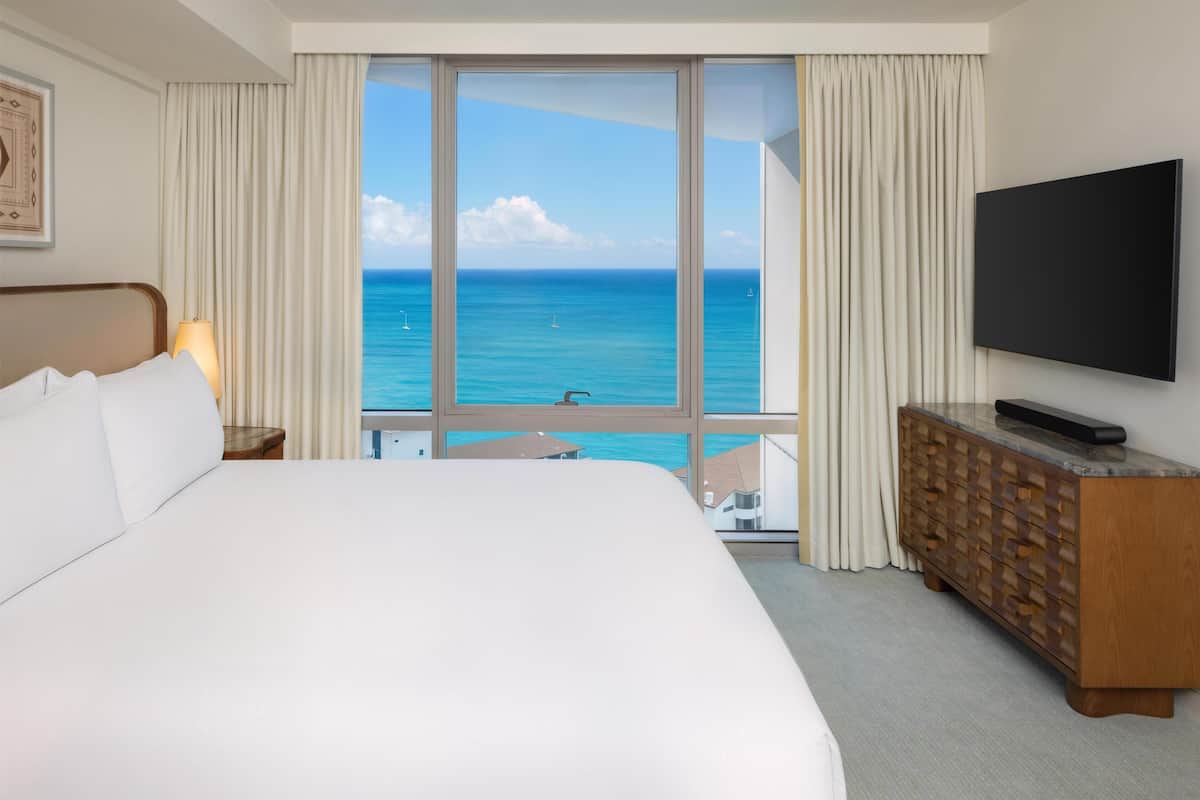 Premium suite, 1 slaapkamer, gedeeltelijk uitzicht op oceaan (Newly Renovated) | Lakens van Egyptisch katoen, luxe beddengoed, donsdekens