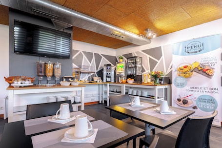 Desayuno buffet diario (EUR 12.90 por persona)