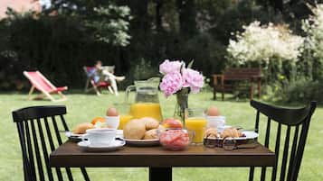 Desayuno buffet diario (PLN 45 por persona)