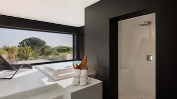 Couples treatment rooms, hot tub, steam room, Turkish bath