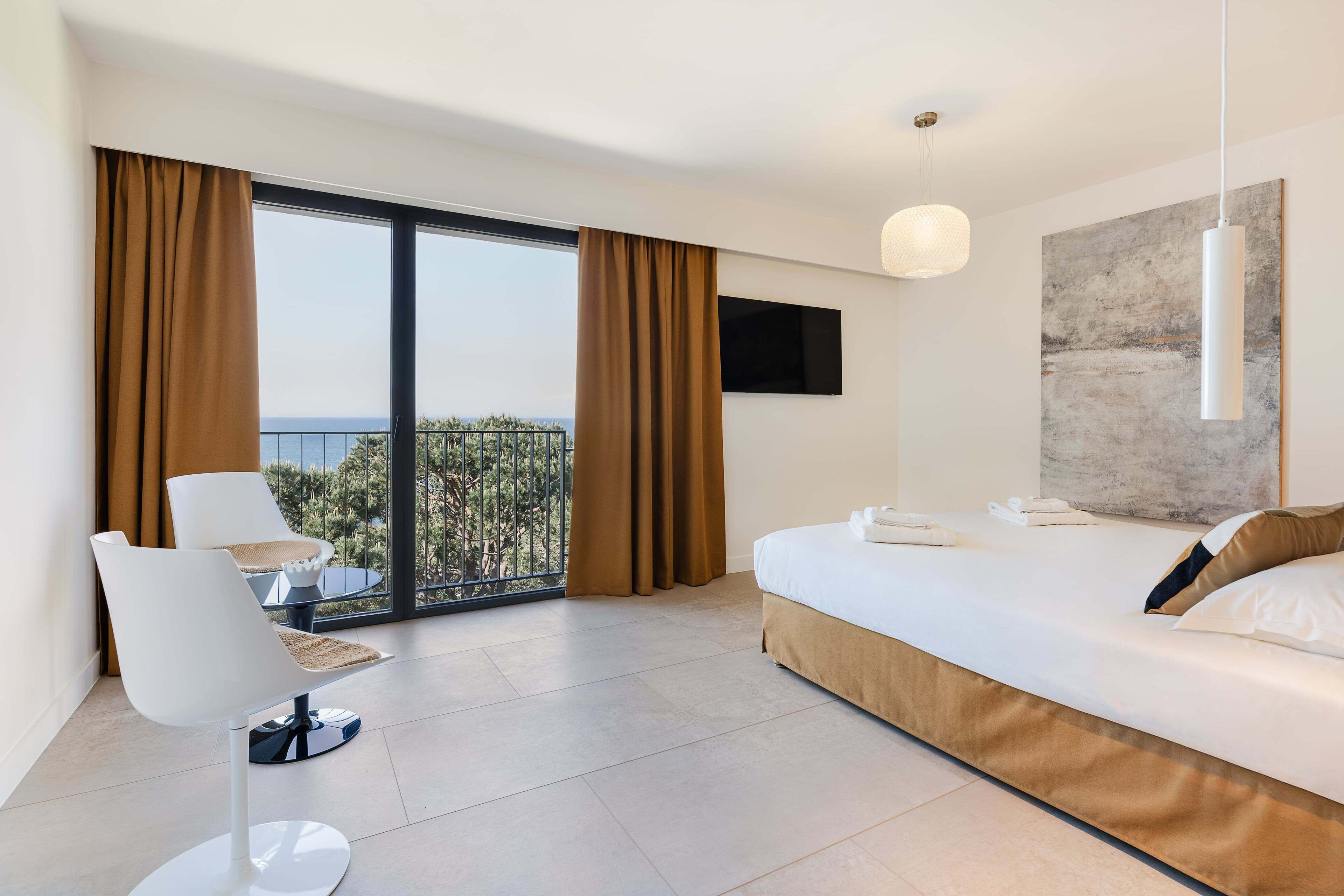 executive room | 1 bedroom, premium bedding, minibar, in-room safe