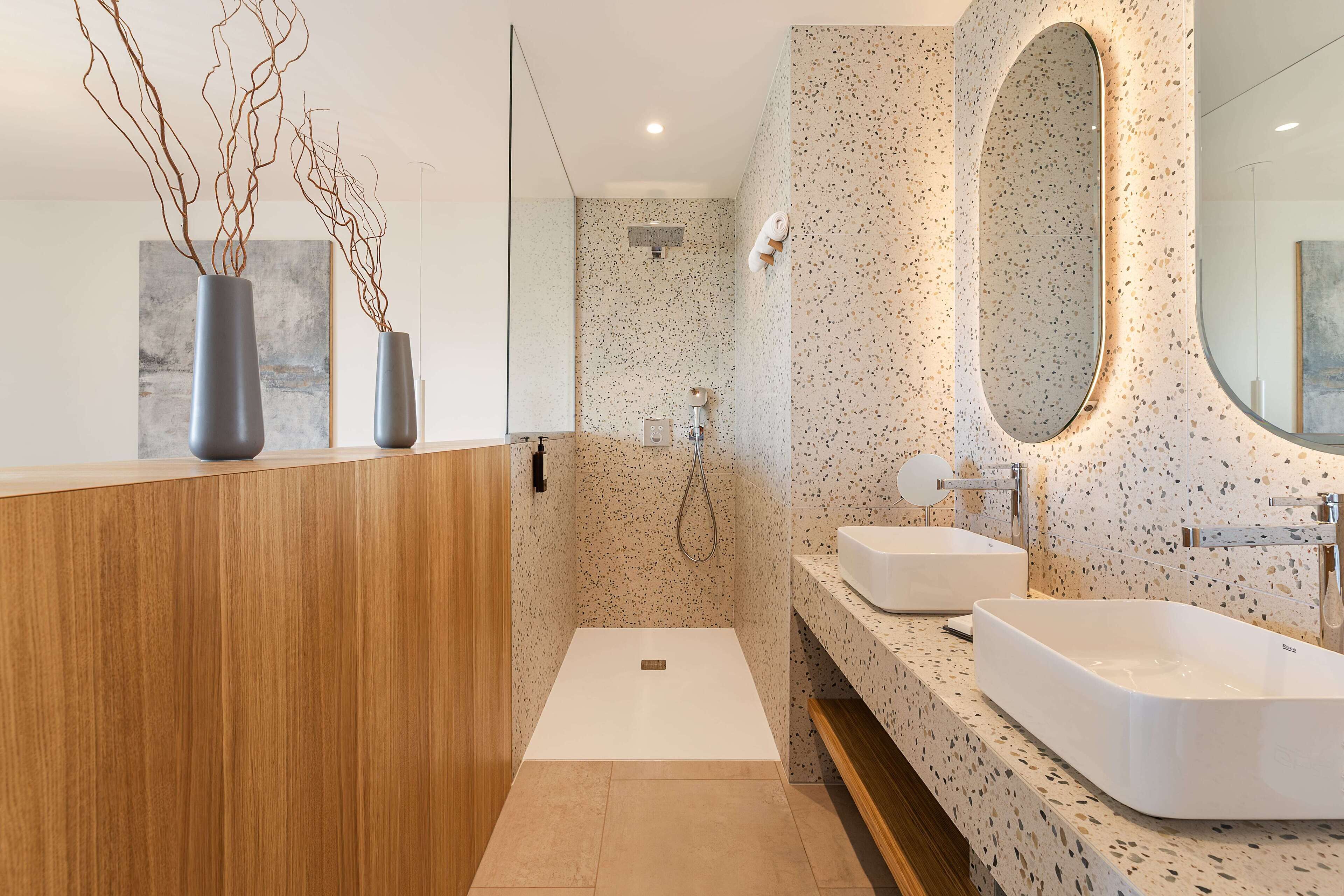 executive room | bathroom | free toiletries, hair dryer, towels