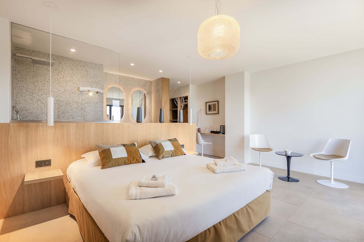 Executive kamer | 1 slaapkamer, luxe beddengoed, een minibar, een kluis op de kamer