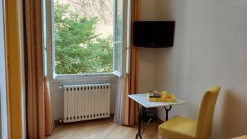 Quarto solteiro standard, 1 cama de solteiro grande, para não fumantes, banheiro privativo | Edredons de pluma, frigobar, cofres nos quartos