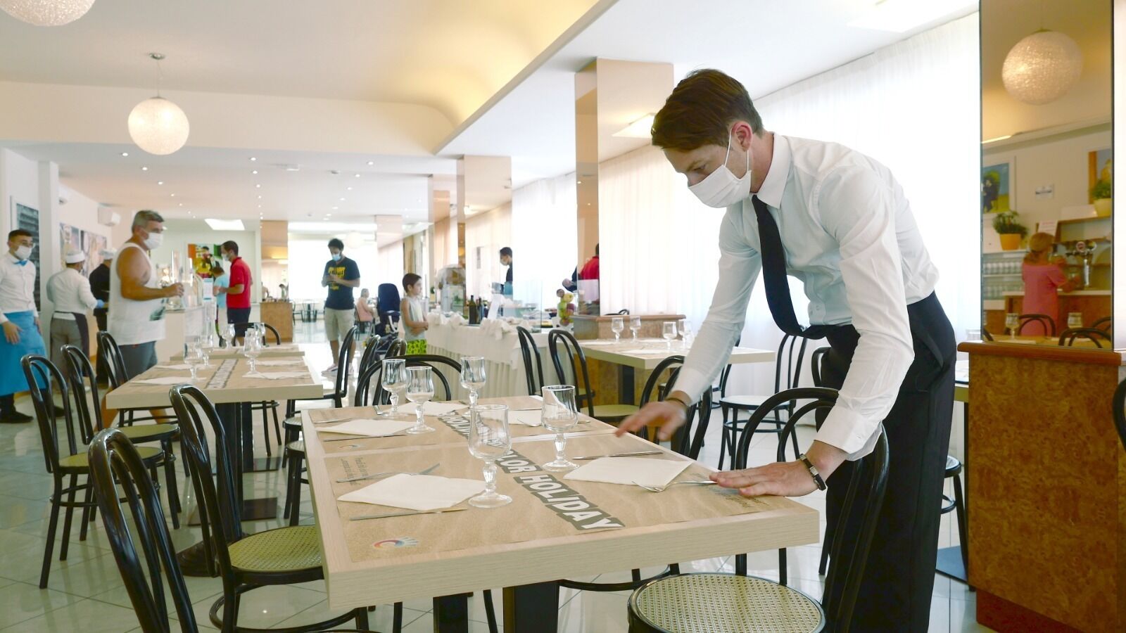 Serveert ontbijt, internationale gerechten