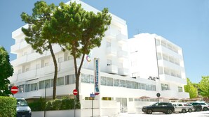 Front of property - Color Metropolitan Family Hotel (Cesenatico)