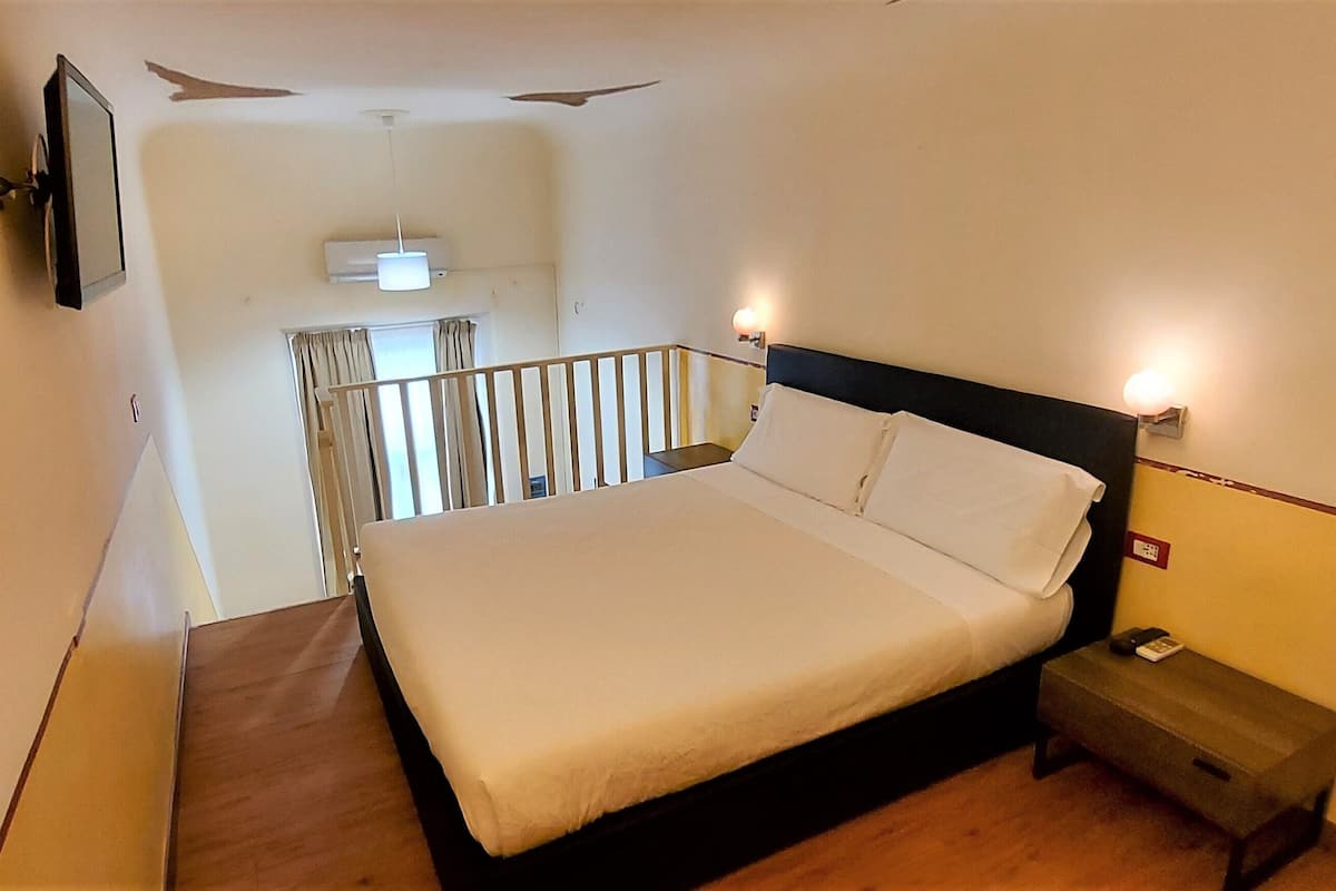 Eenvoudig appartement | Lakens van Egyptisch katoen, luxe beddengoed, Select Comfort-bedden