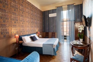 Pillow-top beds, minibar, iron/ironing board, free cots/infant beds - Welcome House (Rome)