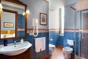 Shower, hair dryer, towels - Welcome House (Rome)