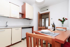 Appartement Standard, 1 chambre | Cuisine privée | Réfrigérateur, plaque de cuisson