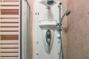 Standard Apartment, 1 Bedroom | Bathroom shower - Bortolo 2 (Venice)