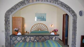 Hochwertige Bettwaren, Zimmersafe, Schreibtisch, schallisolierte Zimmer