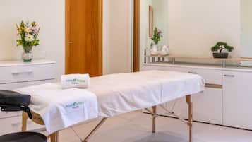 Sauna, Whirlpool, Dampfbad, Körperbehandlungen, Aromatherapie