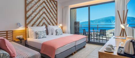 Hypo-allergenic bedding, minibar, in-room safe, individually decorated